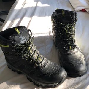 New without tags! Never worn. Kodiak Vista rugged boots with Thinsulate. US 9 M